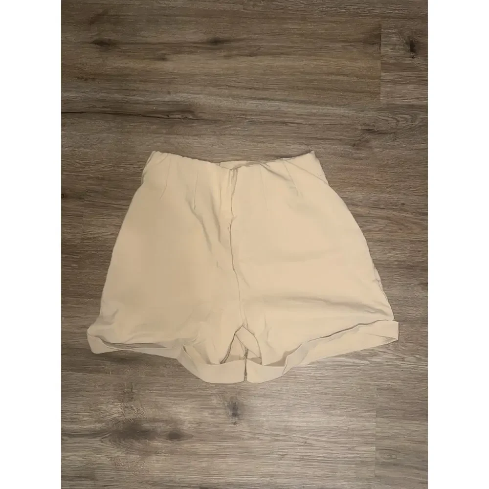 MADDEN NYC Beige Pleated High Waisted Shorts Women's Size M Medium Cuffed Casual